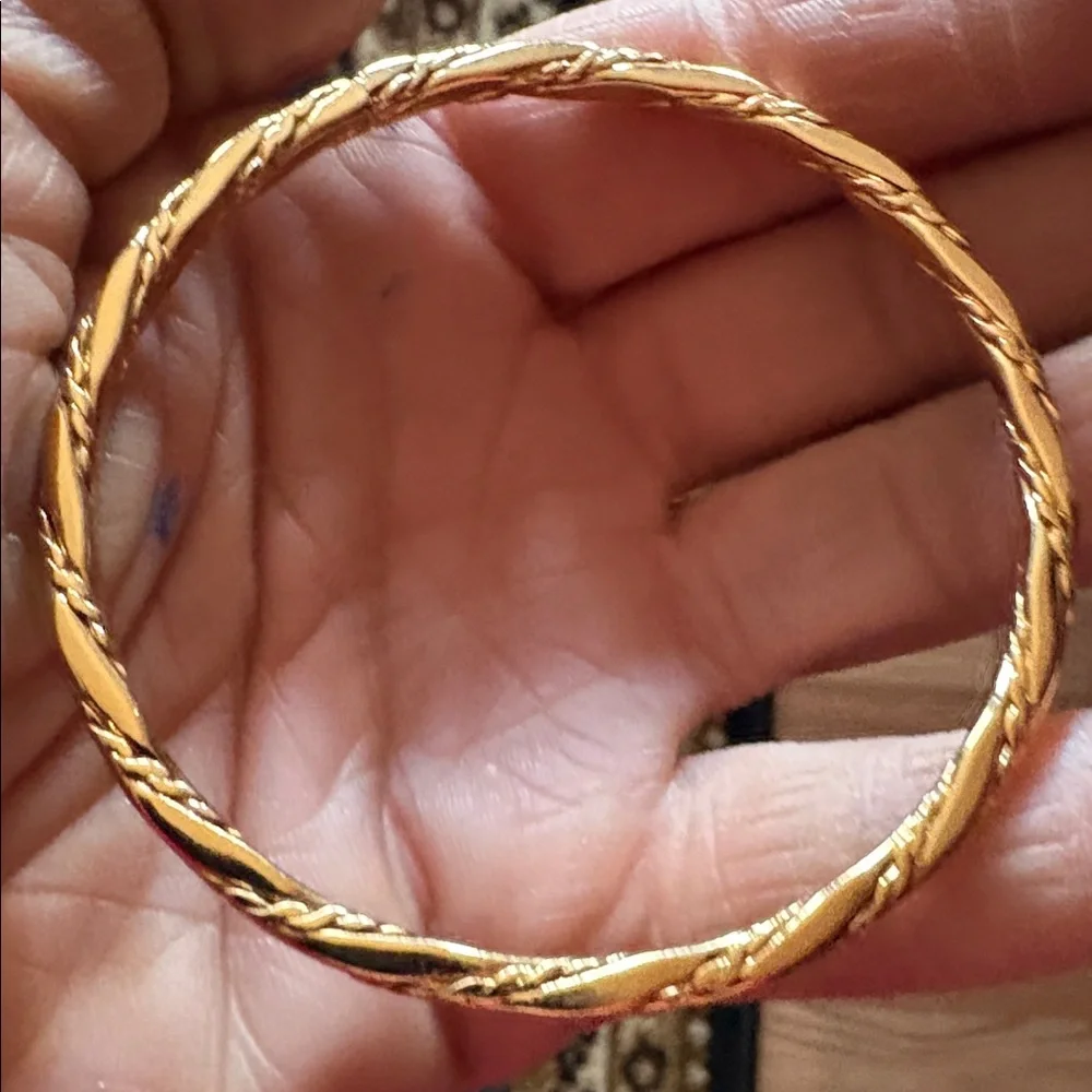 MONET VINTAGE GOLD-TONE BRAIDED TWISTED SIZE 7.5" BANGLE BRACELET - Picture 3 of 9